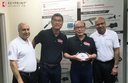 Training by Mr. Li on his original opening tools